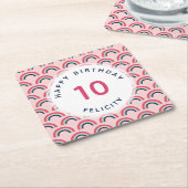 女の子の誕生日パーティパーソナライズされたー名エージピンク スクエアペーパーコースター (アングル)