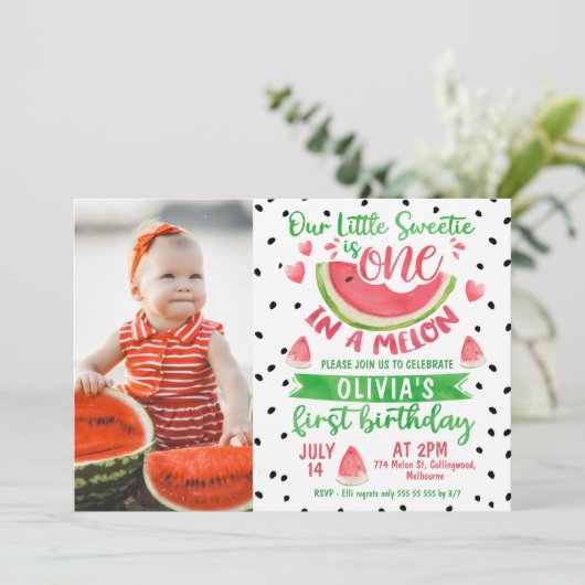 女の子の赤い緑1メロンの写真の最初の誕生日 招待状 (スタンド正面)