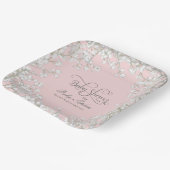 女の子の赤ちゃんが息を吐素朴く ペーパープレート (傾斜あり)