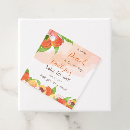 女の子の赤ちゃんシャワーに小さな桃が彼女の道にある フェイバータグ (インサイチュ)