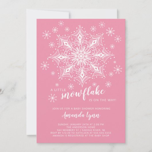 女の子の赤ちゃんシャワーの途中に小さな雪の結晶がある 招待状 (正面)