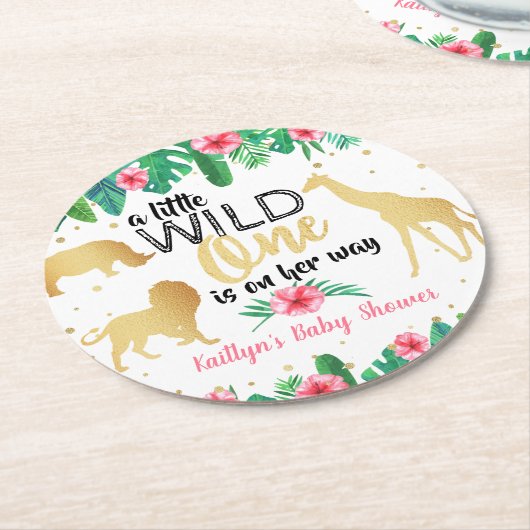 女の子の赤ちゃんシャワーを彼女の道にある小さな野生の人 ラウンドペーパーコースター (アングル)