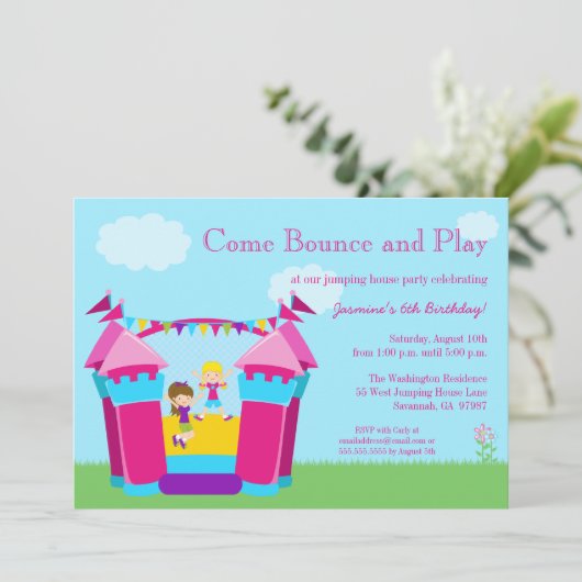 女の子の跳ね上がりの家の誕生日のパーティの招待状 招待状 (スタンド正面)