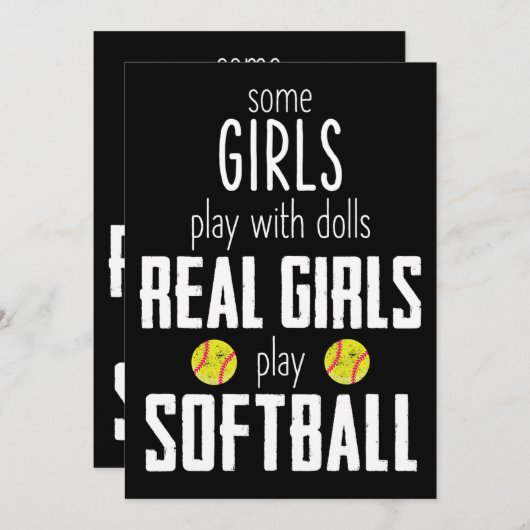 女の子の遊人形と女の子のソフトボ遊ールを持つ 招待状 (正面/裏面)