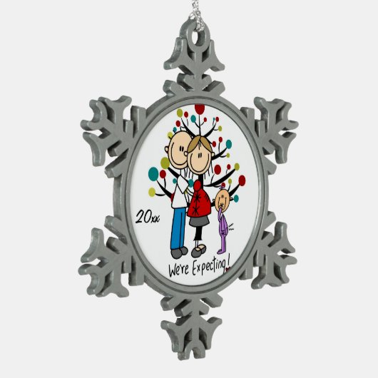 女の子の雪片のオーナメントが付いている予期しているカップル スノーフレークピューターオーナメント (左)