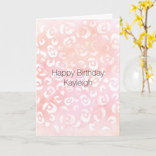 女の子の頬染めピンクの桃色ヒョウ柄動物の誕生日 カード (黄色い花)