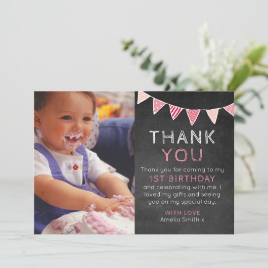 女の子の黒板の旗布の誕生日のサンキューカード サンキューカード (スタンド正面)