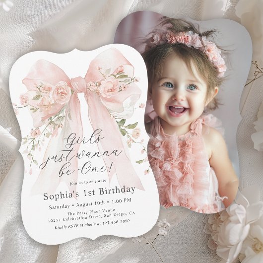 女の子の1歳の誕生日ピンクの花のヘアボウと写真 招待状