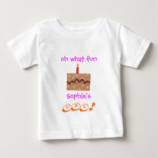 女の子の1歳の誕生日服 - 名前入り ベビーTシャツ (正面)