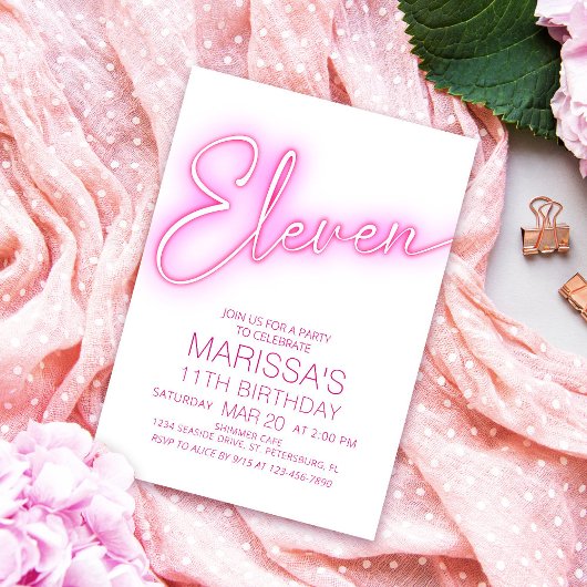 女の子の11歳のネオンピンクの誕生日 招待状