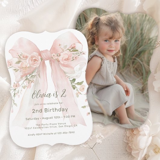 女の子の2歳の誕生日ピンクの花の飾り付きフォト 招待状