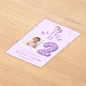 女の子の2歳の誕生日招待状 アクリル招待状 (レイダウン)