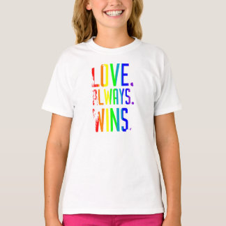 女の子のTシャツ愛は虹に常に勝ちます Tシャツ
