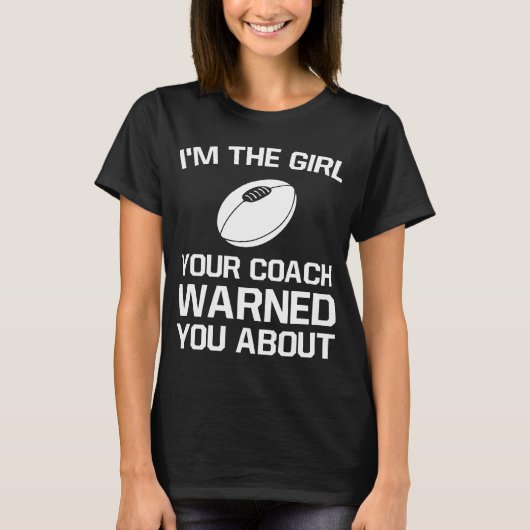 女の子はあなたのコーチ女の子のラグビーについての警告しました Tシャツ (正面)