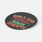 女の子はただ基本的な人間の平等を望んでいる ペーパープレート (アングル)