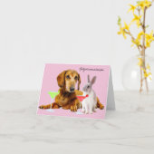 女の子はちょうどおもしろいグリーティングカードを持ちたい カード (黄色い花)