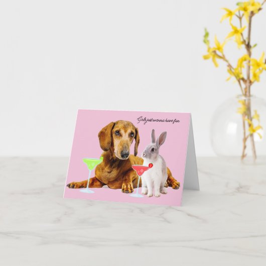 女の子はちょうどおもしろいグリーティングカードを持ちたい カード (黄色い花)