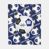 女の子はサッカー文字ブルーブラックが大好き フリースブランケット (正面)