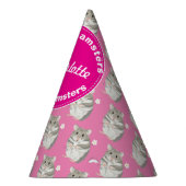 女の子はパーティーハットとグレーと白のハムスターに命名 パーティーハット (右)