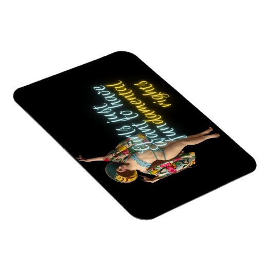 女の子は基本的な権利を求めるキャンピーダンサー マグネット (右側)