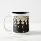 女の子は女の子になる | かわいい魔女をテーマにしたハロウィーン ツートーンマグカップ (左)