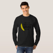 女の子は果物としてバナナを食べるのがとても嬉しい Tシャツ (正面フル)