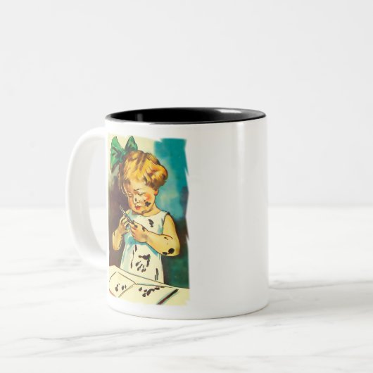 女の子は汚絵を描れた。カラフルヴィンテージスケッチ ツートーンマグカップ (正面左)