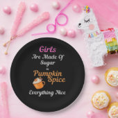 女の子は砂糖かぼちゃのスパイスすべてNから作られる ペーパープレート (パーティー)
