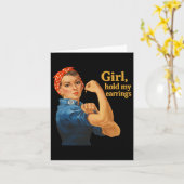 女の子は私のイヤリングを保持アンチトランプRosie The Riveter カード (黄色い花)