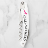 女の子は週末にパーティーのコルク抜きワインボトルを開く ソムリエナイフ (正面)