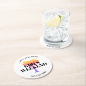 女の子は週末に熱帯ヤシの木を紙沿岸に ラウンドペーパーコースター (インサイチュ)