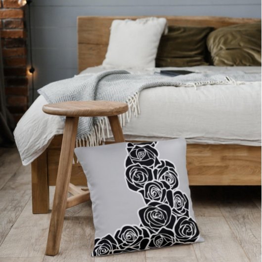 女の子らしいビンテージの黒いバラ クッション