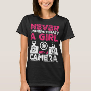 女の子をカメラで甘く見ない – 女の子 Tシャツ