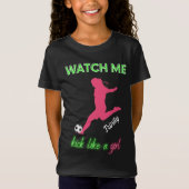 女の子サッカーのように私を蹴るのを見る Tシャツ (正面)