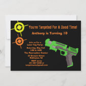 女の子ターゲットレーザーのラベルの誕生日のパーティの招待状 招待状 (正面)