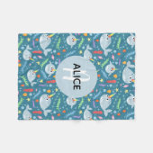 女の子トレンディーナルホールパターンモノグラム&ネームキッズ フリースブランケット (正面(横))