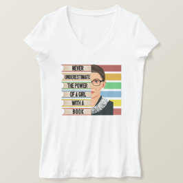 女の子バダークートの力を決して過小評価しない Tシャツ