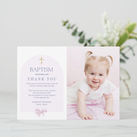 女の子バプテスマありがとう写真とピンクボウテーマ 招待状 (スタンド正面)
