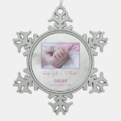 女の子バプテスマベビーおめでとうパーソナライズされた スノーフレークピューターオーナメント (正面)