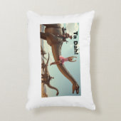 女の子バレリーナがディノにポーズをとる アクセントクッション (正面(垂直))