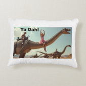 女の子バレリーナがディノにポーズをとる アクセントクッション (裏面)