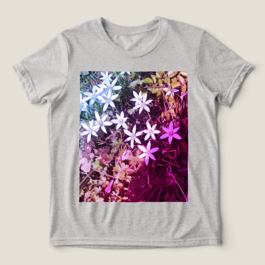 女の子ピンクと白の花 トライブレンドTシャツ (デザイン正面)