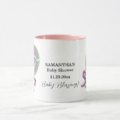 女の子ピンクのガラガラの赤ちゃんシャワーの名前 マグカップ (中央)