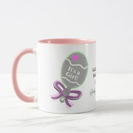 女の子ピンクのガラガラの赤ちゃんシャワーの名前 マグカップ (左)