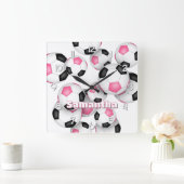 女の子ピンクのサッカースポーツルームのアスリート名 スクエア壁時計 (ホーム)