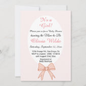 女の子ピンクの弓と赤ちゃんシャワー用の花 招待状 (正面)