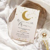 女の子ピンクの金ゴールド私たちは月の赤ちゃんシャワーの上にいる 招待状