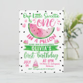 女の子ピンク緑の一つメロンの最初の誕生日 招待状 (スタンド正面)