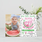 女の子フォトブラックピップスイカの1つ1歳の誕生日 招待状 (スタンド正面)