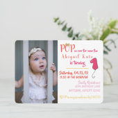 女の子気球および毛の弓最初誕生日の気球 招待状 (スタンド正面)